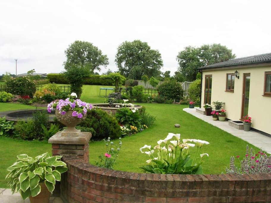 Coastal Garden Lodge Preesall Exterior photo
